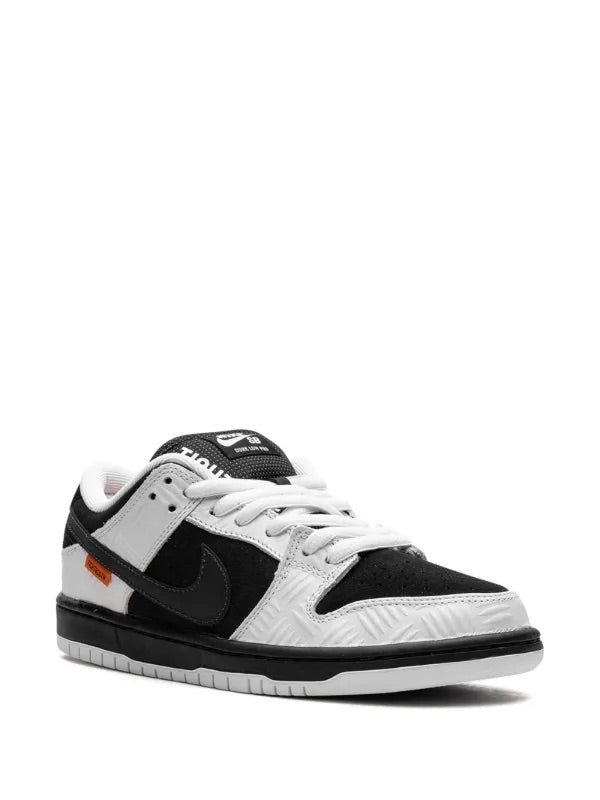 Nike x TIGHTBOOTH SB Dunk Low sneakers | נעליים