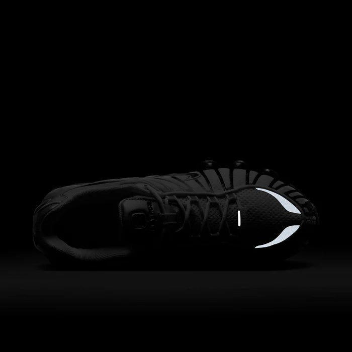 נייק שוקס (שחור-לבן)