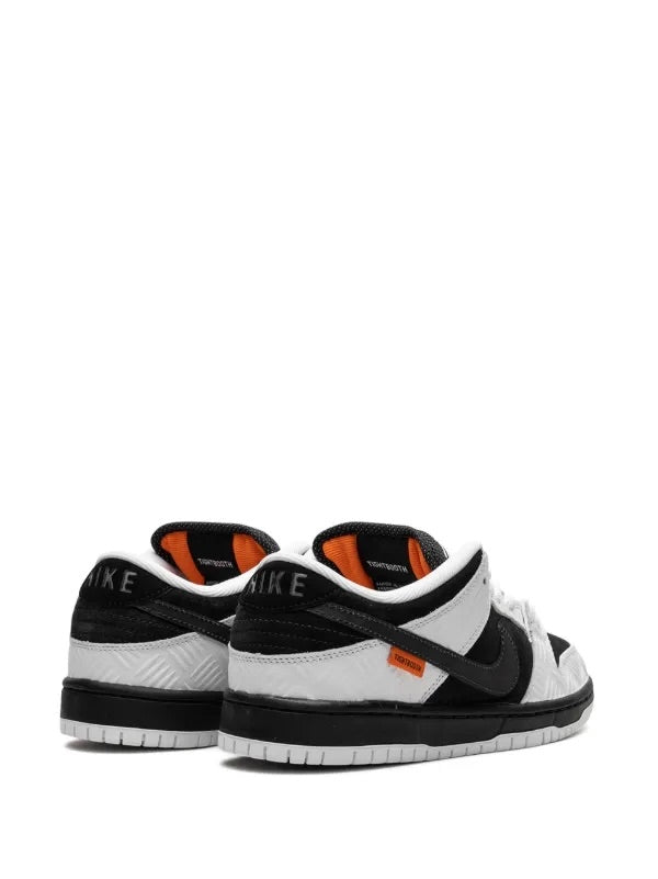 Nike x TIGHTBOOTH SB Dunk Low sneakers | נעליים